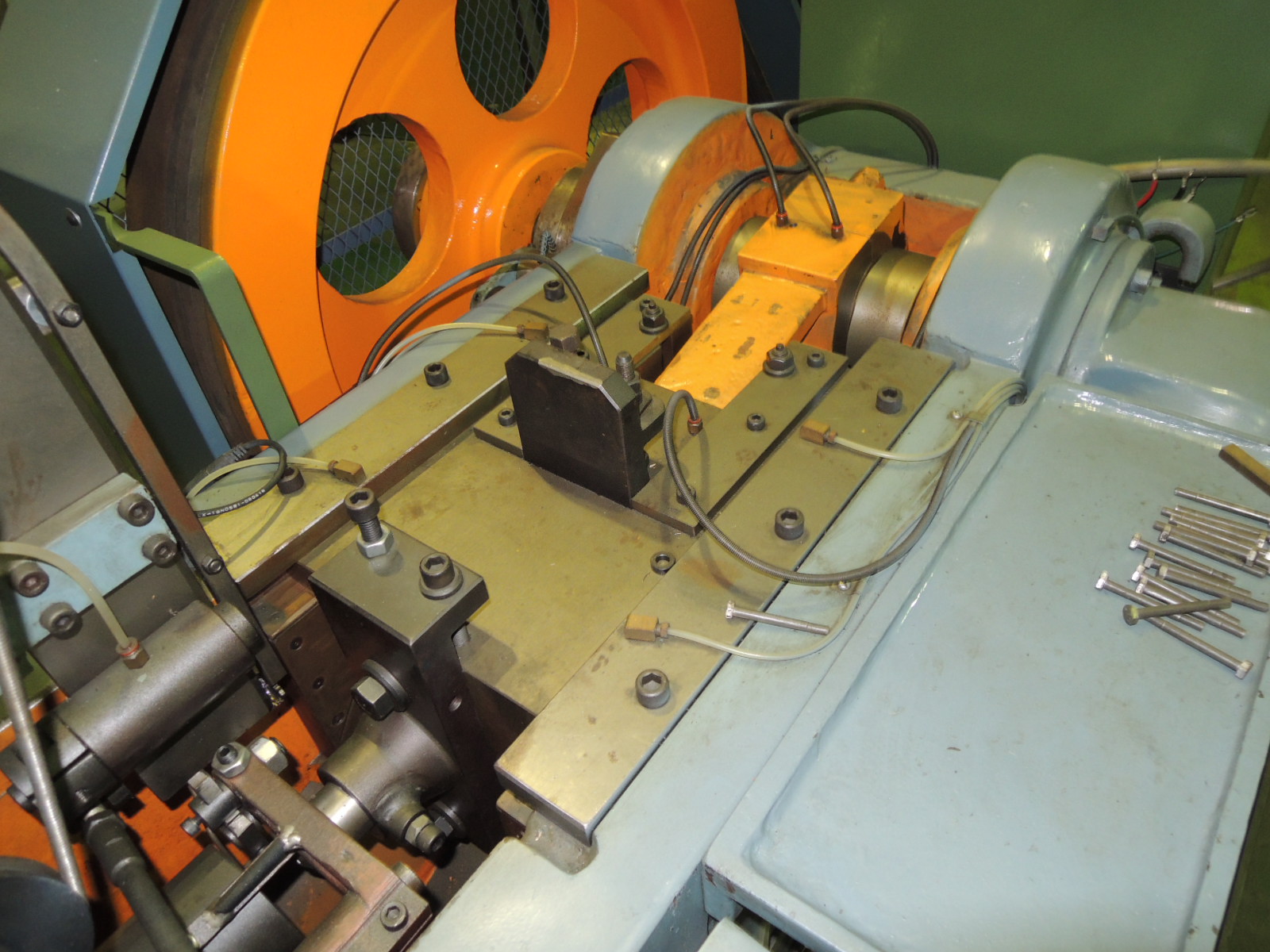 Chun Zu used M8x50 trimming machine